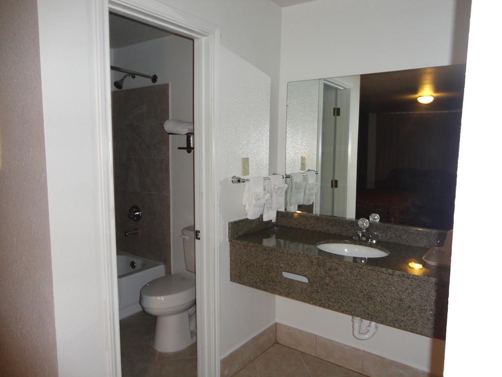 Garden Inn And Suites Silsbee Habitación foto